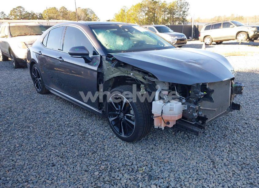 2020 Toyota Camry XSE (VIN 4T1K61AK0LU955046) main photo