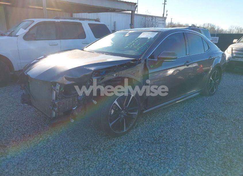Photo 2 of 2020 Toyota Camry XSE (VIN 4T1K61AK0LU955046)