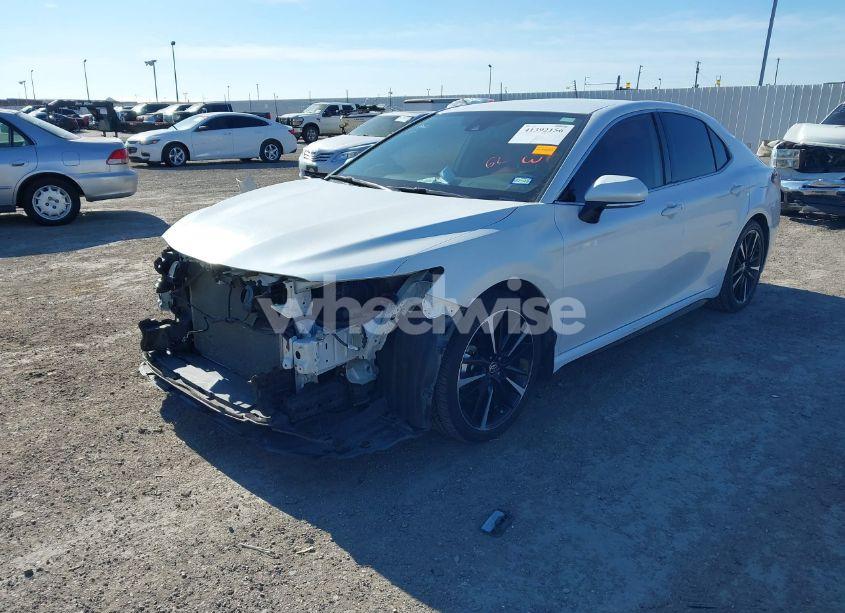 Photo 2 of 2020 Toyota Camry XSE (VIN 4T1K61AK0LU988113)