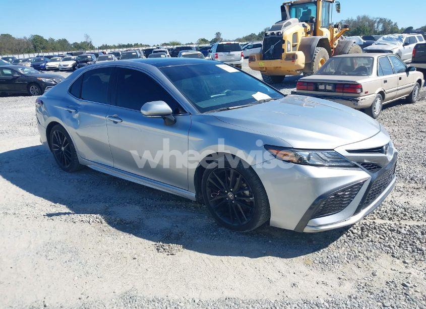 2021 Toyota Camry XSE (VIN 4T1K61AK0MU411616) main photo