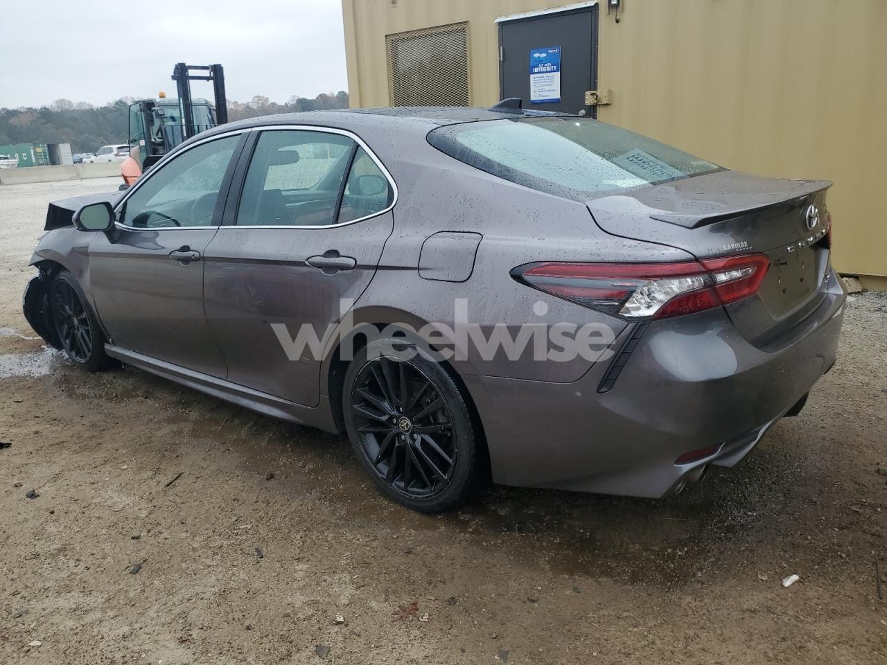 Photo 2 of 2021 TOYOTA CAMRY XSE (VIN 4T1K61AK0MU417268)