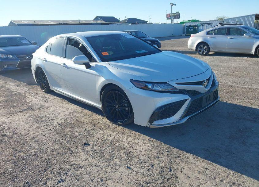 2022 Toyota Camry XSE (VIN 4T1K61AK0NU028387) main photo