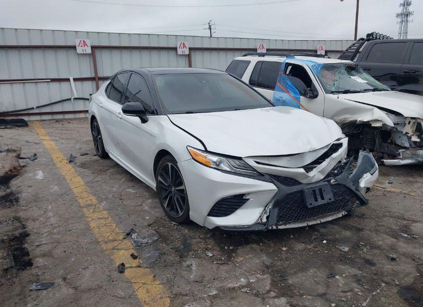 2020 Toyota Camry XSE (VIN 4T1K61AK1LU304914) main photo