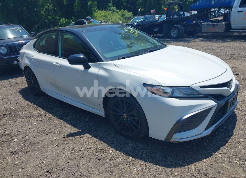 2021 Toyota Camry XSE (VIN 4T1K61AK1MU431051) main photo