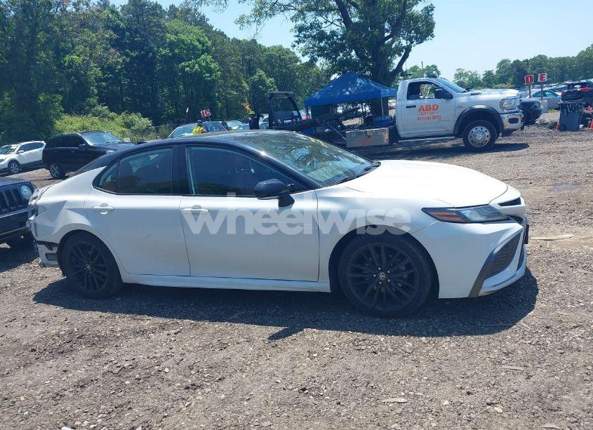 Photo 13 of 2021 Toyota Camry XSE (VIN 4T1K61AK1MU431051)