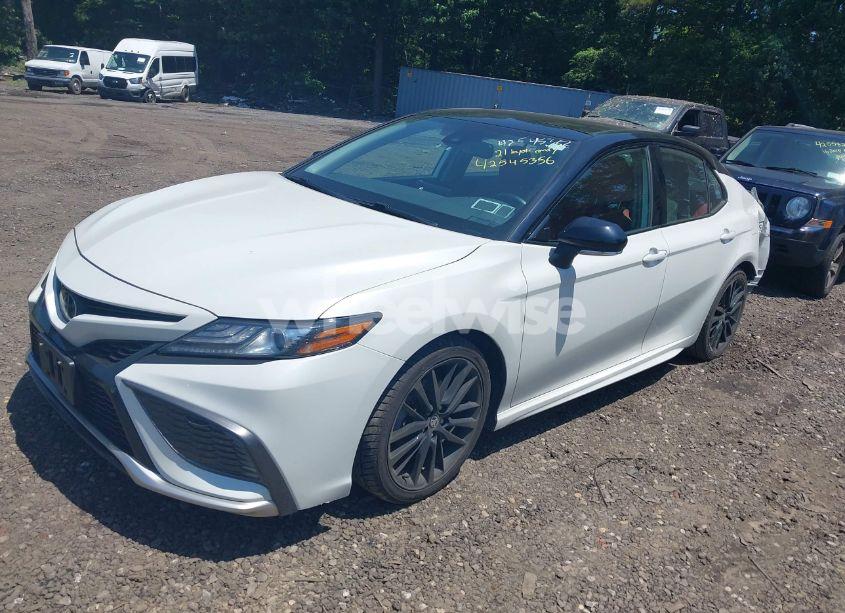 Photo 2 of 2021 Toyota Camry XSE (VIN 4T1K61AK1MU431051)