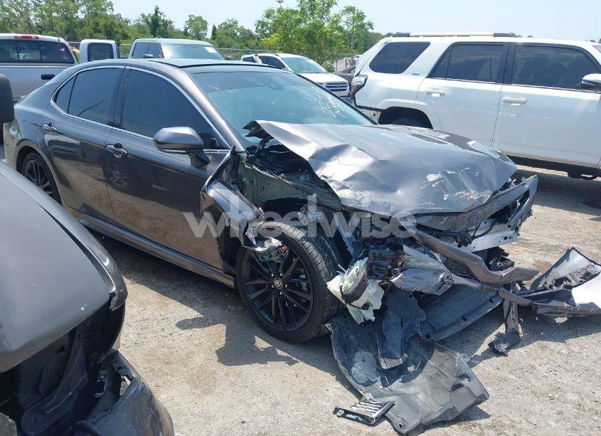 2021 Toyota Camry XSE (VIN 4T1K61AK1MU560049) main photo