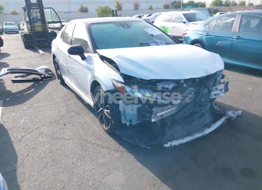 2021 Toyota Camry XSE (VIN 4T1K61AK1MU585677) main photo