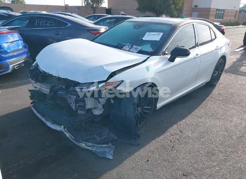 Photo 2 of 2021 Toyota Camry XSE (VIN 4T1K61AK1MU585677)