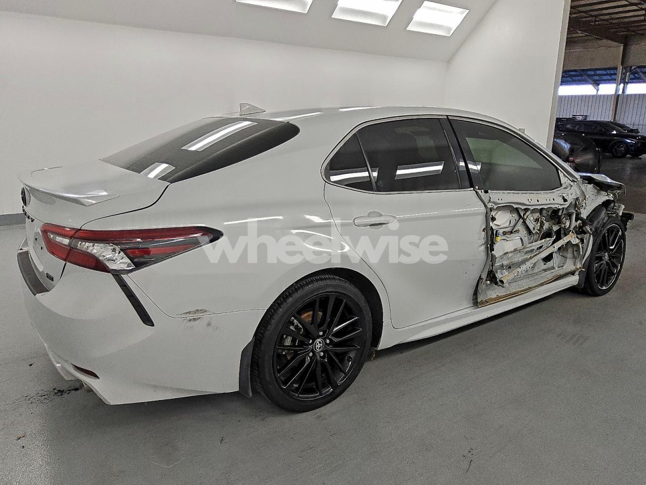 Photo 3 of 2022 TOYOTA CAMRY XSE (VIN 4T1K61AK1NU008794)