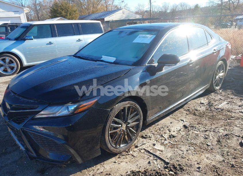 Photo 2 of 2022 Toyota Camry XSE (VIN 4T1K61AK1NU020735)