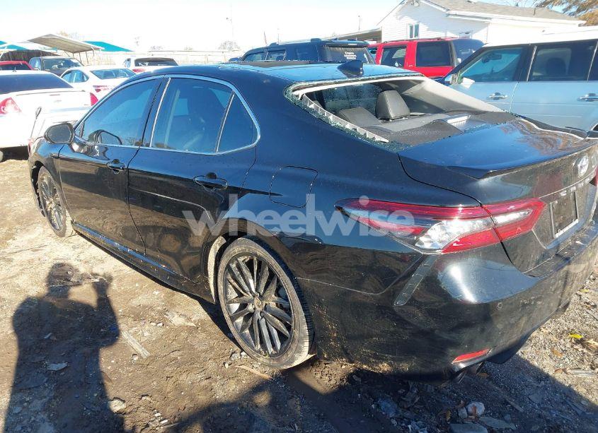 Photo 3 of 2022 Toyota Camry XSE (VIN 4T1K61AK1NU020735)