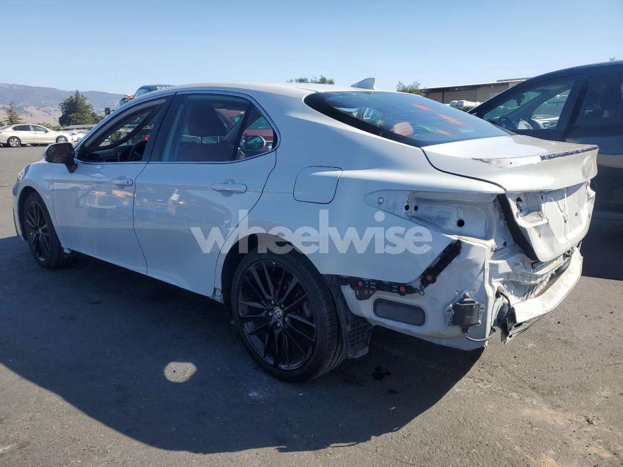 Photo 2 of 2022 TOYOTA CAMRY XSE (VIN 4T1K61AK1NU023103)