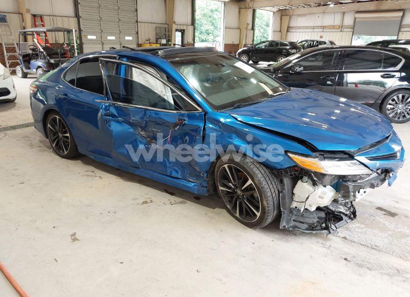 2020 Toyota Camry XSE (VIN 4T1K61AK2LU395451) main photo