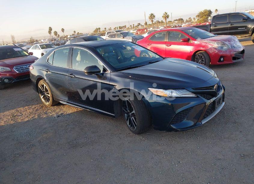 2020 Toyota Camry XSE (VIN 4T1K61AK2LU936627) main photo