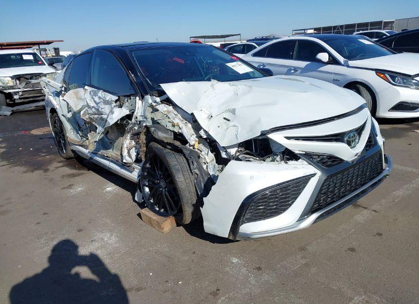 2021 Toyota Camry XSE (VIN 4T1K61AK2MU486561) main photo