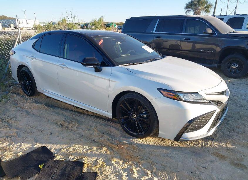 2021 Toyota Camry XSE (VIN 4T1K61AK2MU495700) main photo