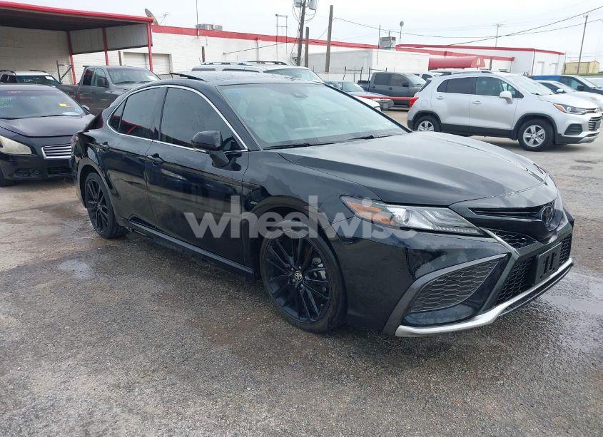 2021 Toyota Camry XSE (VIN 4T1K61AK2MU530803) main photo