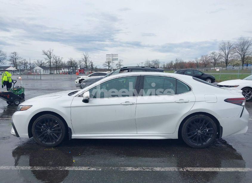 Photo 14 of 2022 Toyota Camry XSE (VIN 4T1K61AK2NU702362)