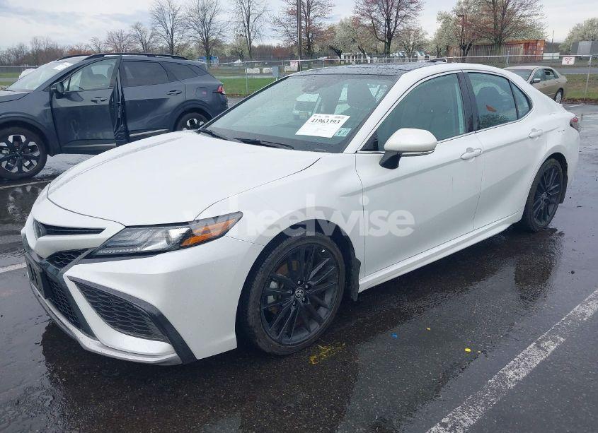 Photo 2 of 2022 Toyota Camry XSE (VIN 4T1K61AK2NU702362)