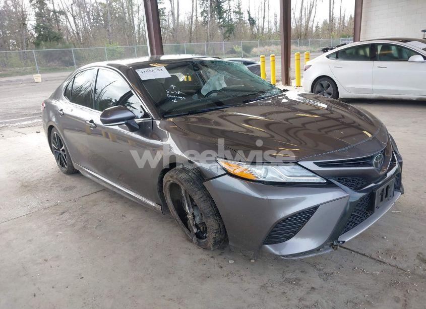 2020 Toyota Camry XSE (VIN 4T1K61AK3LU860755) main photo