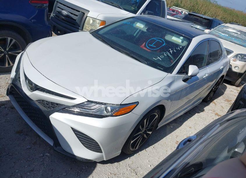 Photo 2 of 2020 Toyota Camry XSE (VIN 4T1K61AK3LU877068)