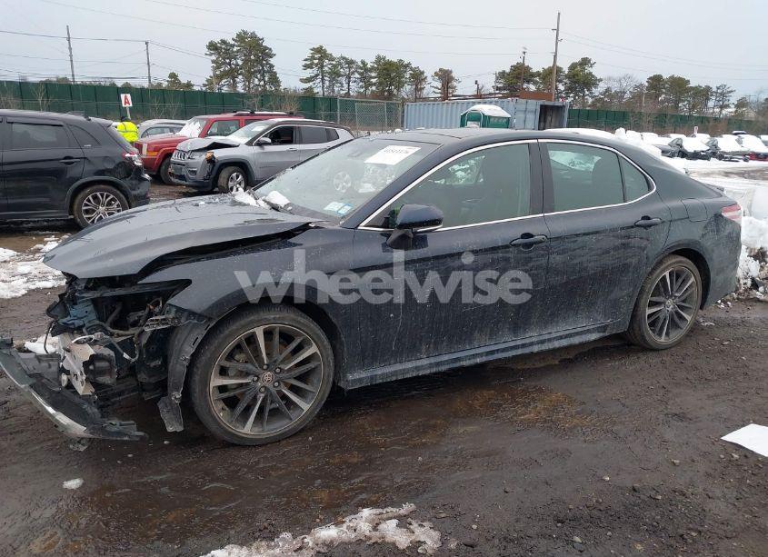 Photo 2 of 2020 Toyota Camry XSE (VIN 4T1K61AK3LU980507)