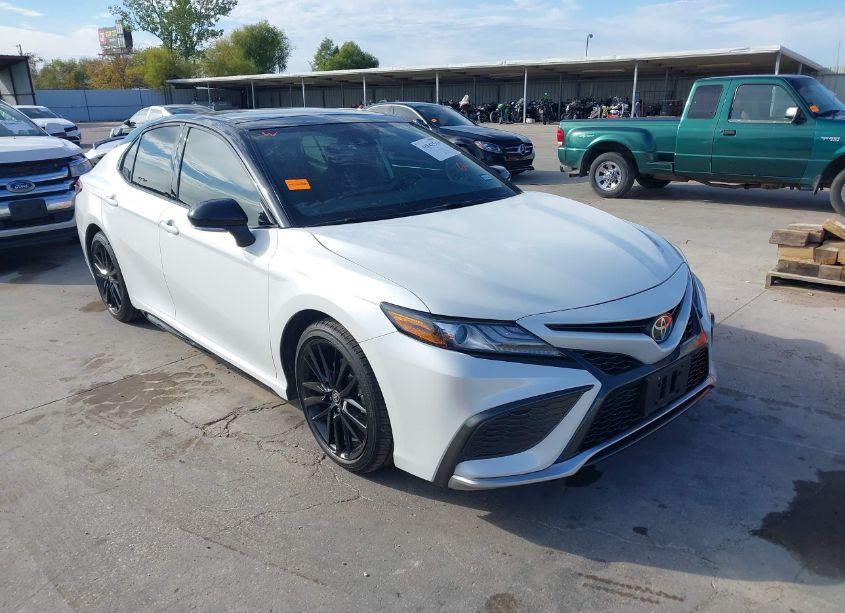 2021 Toyota Camry XSE (VIN 4T1K61AK3MU411514) main photo