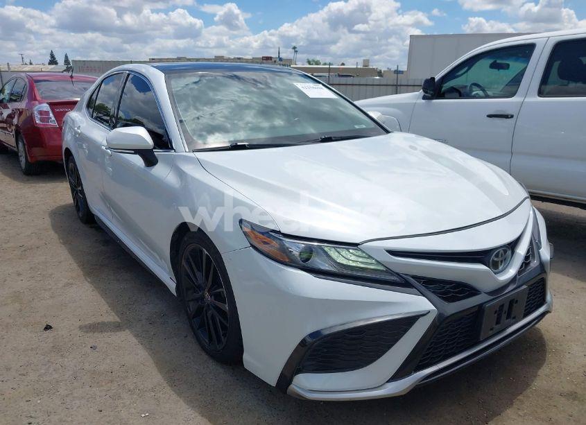 2021 Toyota Camry XSE (VIN 4T1K61AK3MU584563) main photo