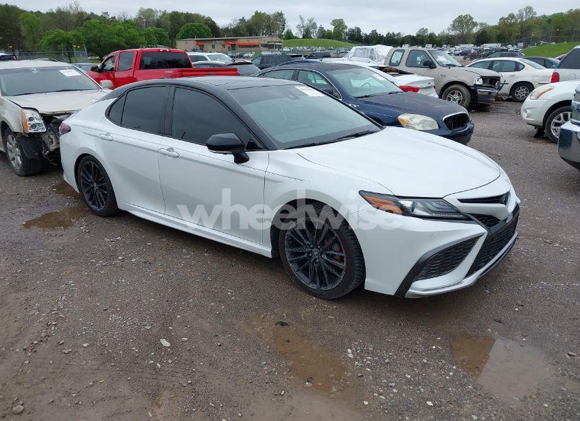 2022 Toyota Camry XSE (VIN 4T1K61AK3NU015925) main photo