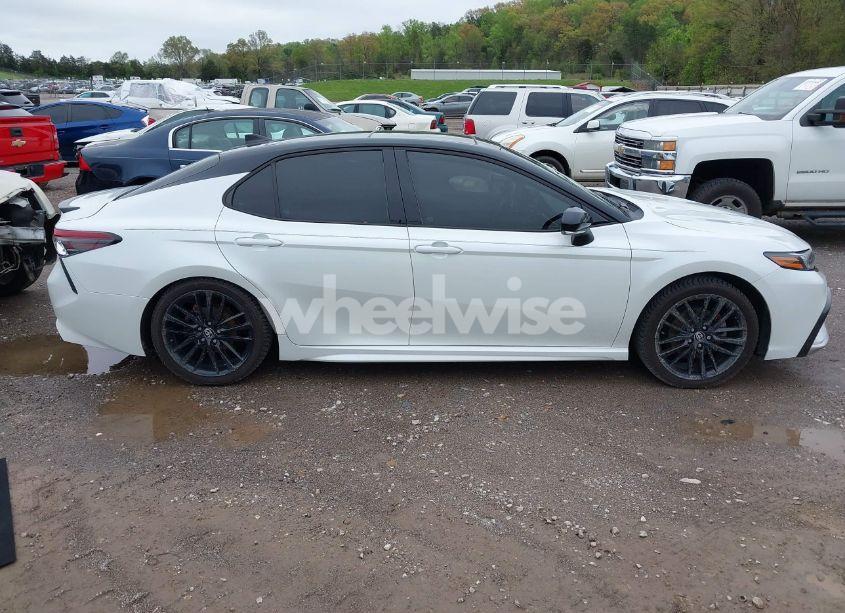 Photo 13 of 2022 Toyota Camry XSE (VIN 4T1K61AK3NU015925)