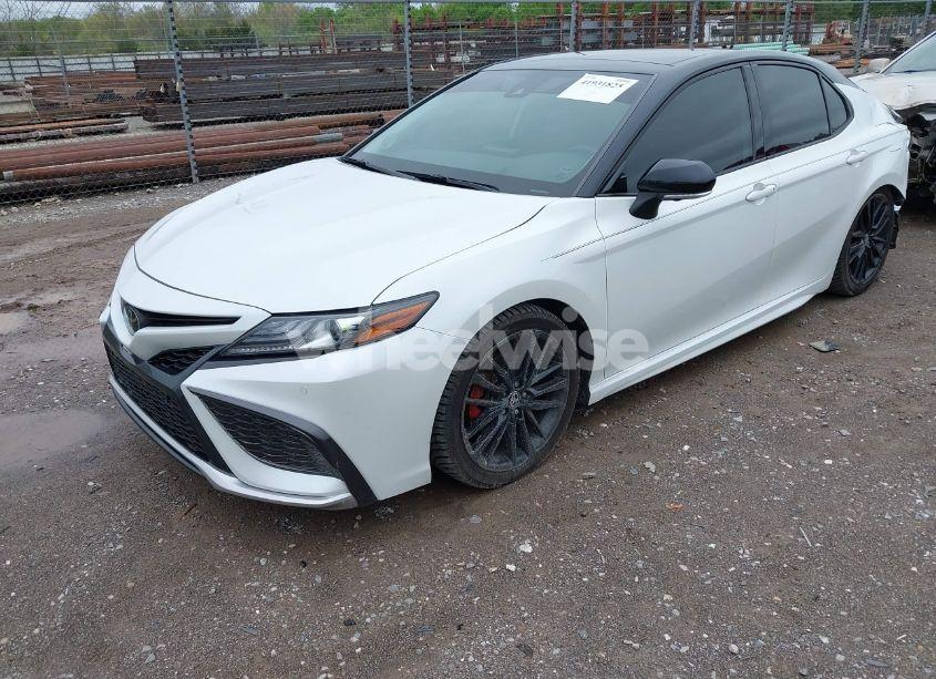 Photo 2 of 2022 Toyota Camry XSE (VIN 4T1K61AK3NU015925)