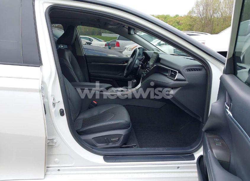 Photo 5 of 2022 Toyota Camry XSE (VIN 4T1K61AK3NU015925)