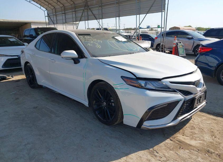 2022 Toyota Camry XSE (VIN 4T1K61AK3NU020896) main photo