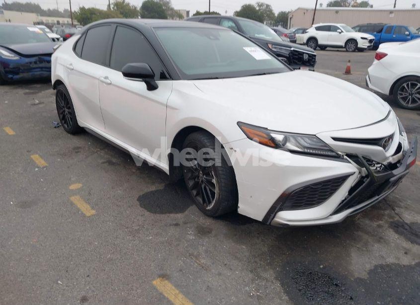 2022 Toyota Camry XSE (VIN 4T1K61AK3NU024818) main photo