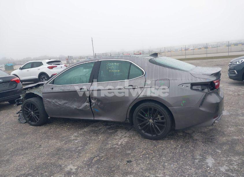 Photo 15 of 2022 Toyota Camry XSE (VIN 4T1K61AK3NU030604)