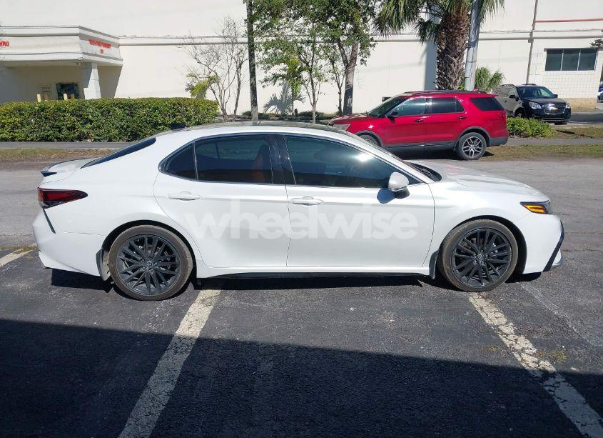 Photo 13 of 2022 Toyota Camry XSE (VIN 4T1K61AK3NU032837)