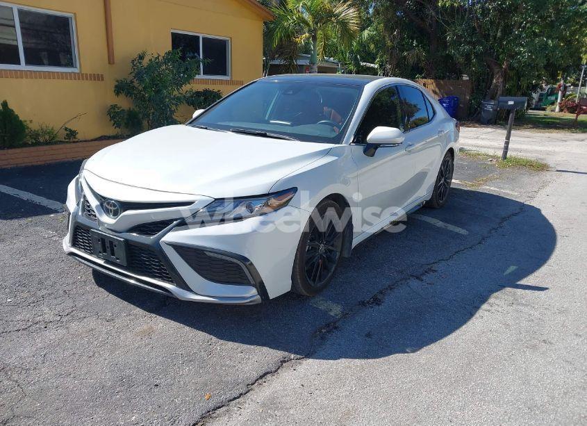 Photo 2 of 2022 Toyota Camry XSE (VIN 4T1K61AK3NU032837)