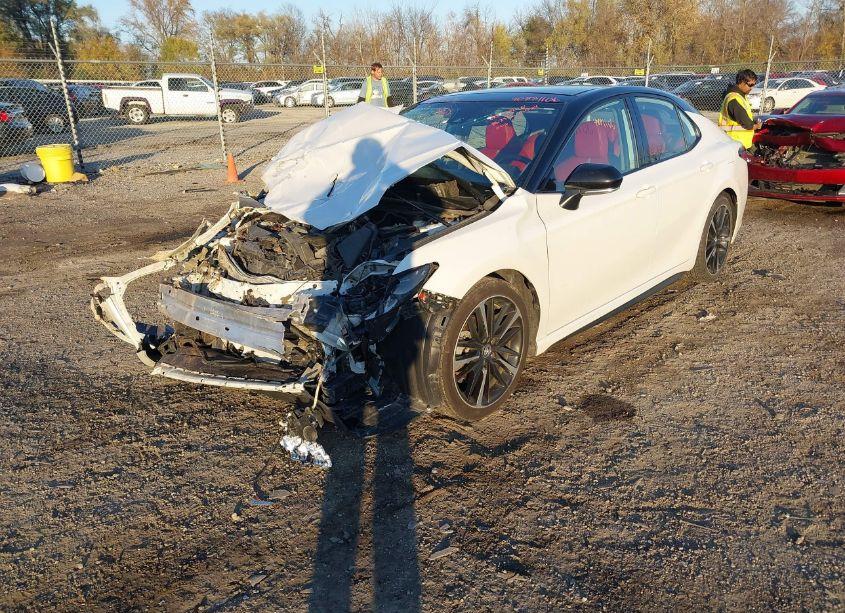 Photo 2 of 2020 Toyota Camry XSE (VIN 4T1K61AK4LU330147)