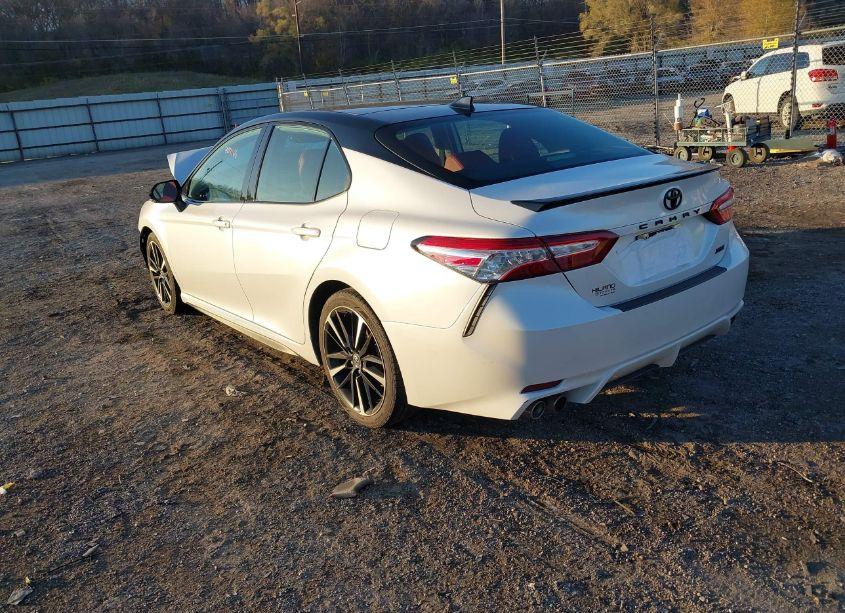 Photo 3 of 2020 Toyota Camry XSE (VIN 4T1K61AK4LU330147)