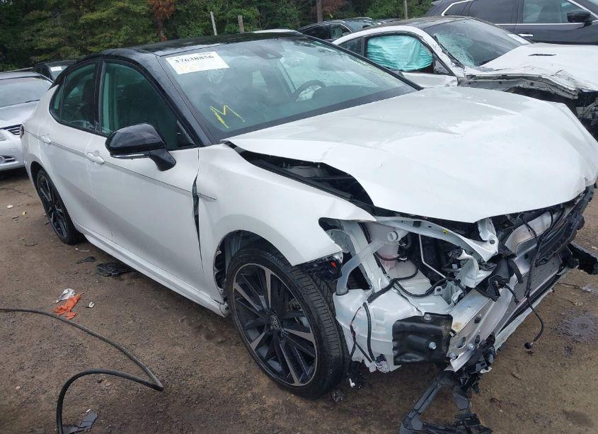 2020 Toyota Camry XSE (VIN 4T1K61AK4LU367201) main photo