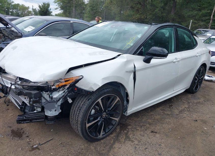 Photo 2 of 2020 Toyota Camry XSE (VIN 4T1K61AK4LU367201)