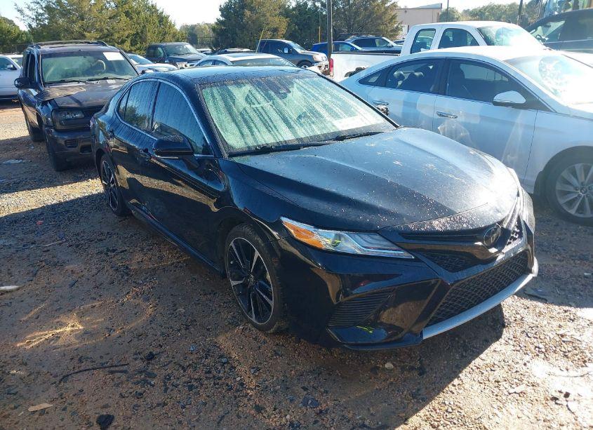 2020 Toyota Camry XSE (VIN 4T1K61AK4LU956216) main photo