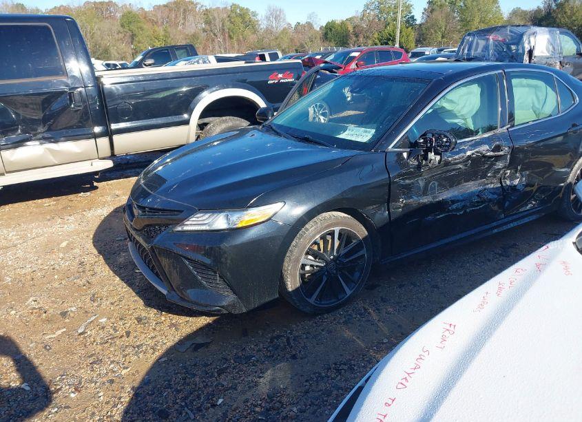 Photo 2 of 2020 Toyota Camry XSE (VIN 4T1K61AK4LU956216)