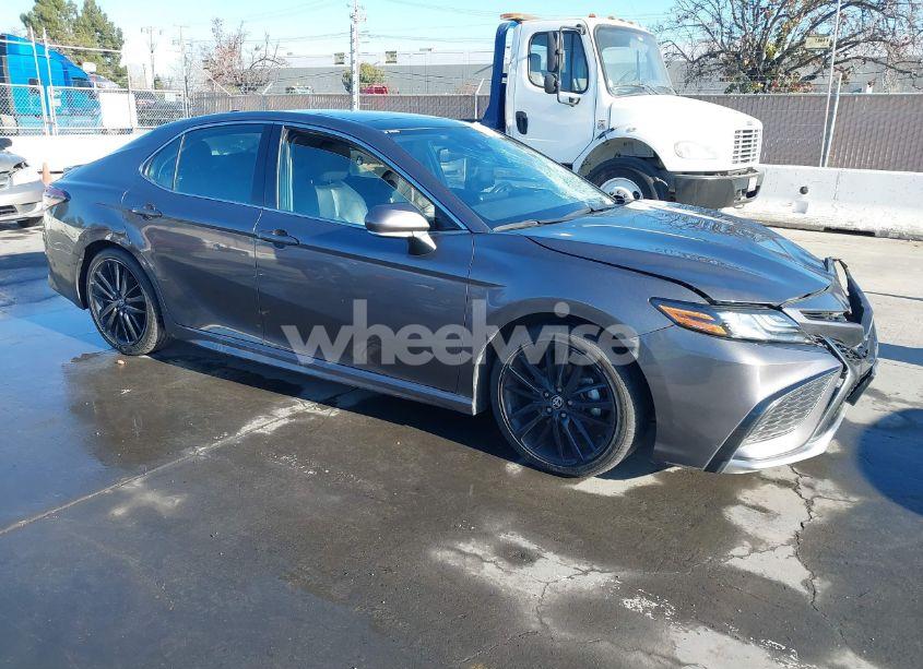 2021 Toyota Camry XSE (VIN 4T1K61AK4MU548901) main photo