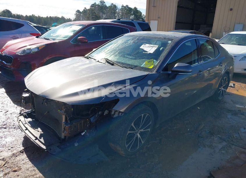 Photo 2 of 2021 Toyota Camry XSE (VIN 4T1K61AK4MU569697)