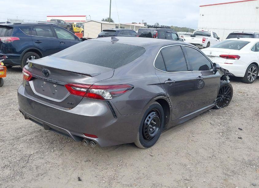 Photo 4 of 2022 Toyota Camry XSE (VIN 4T1K61AK4NU020292)