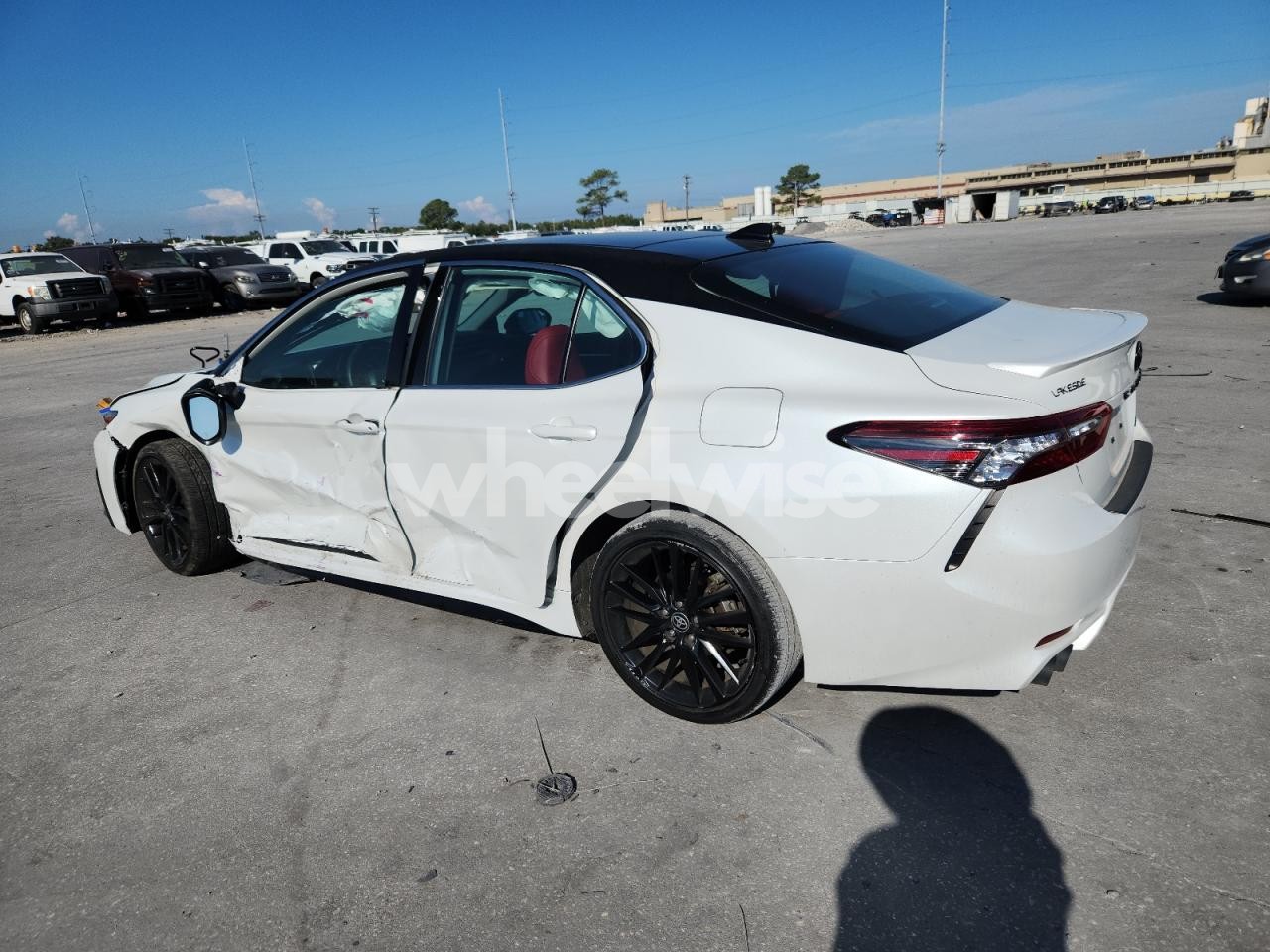 Photo 2 of 2022 TOYOTA CAMRY XSE (VIN 4T1K61AK4NU022611)