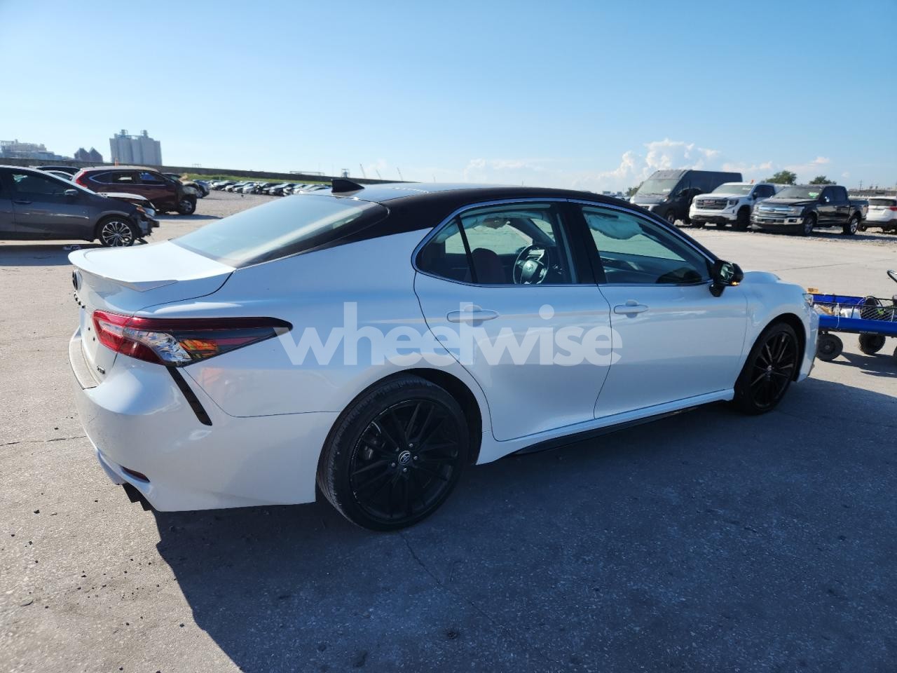 Photo 3 of 2022 TOYOTA CAMRY XSE (VIN 4T1K61AK4NU022611)