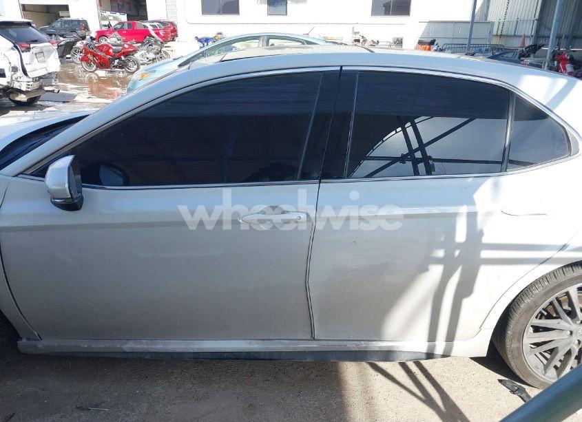 Photo 13 of 2020 Toyota Camry XSE (VIN 4T1K61AK5LU381981)